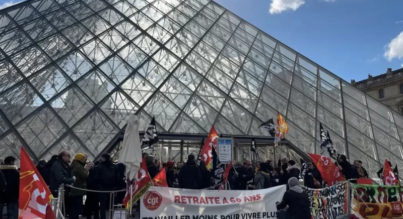 France's Pension Protests Reach The Louvre, Entry To Museum Blocked