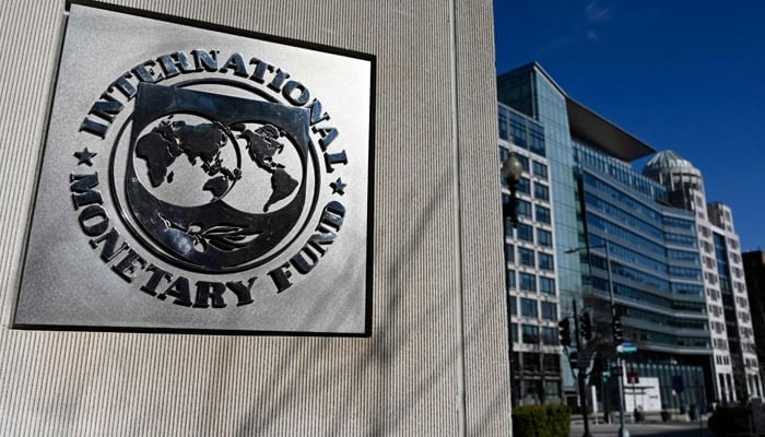 IMF Cuts Pakistan's Growth Outlook to 0.5%, Nation to Face High Inflation, Unemployment