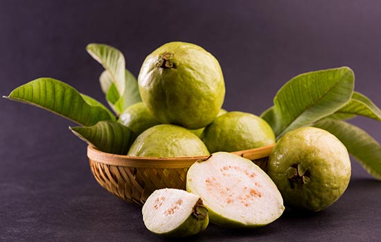 Monsoon Special: Discover 5 Fruits That Aid in Weight Loss